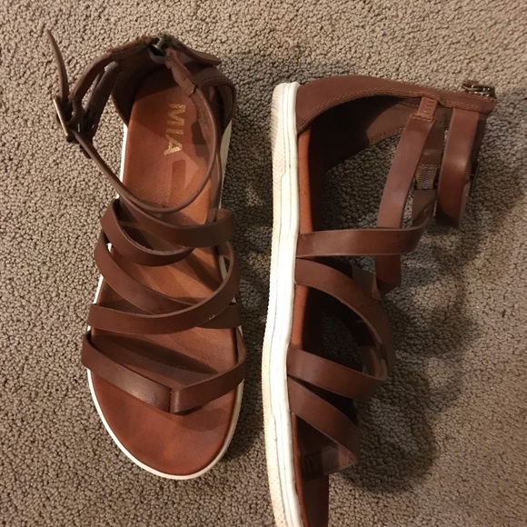 Sandals - Picture 2 of 4